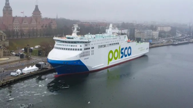 Nowy prom Jantar Unity przy Bulwarze Chrobrego w Szczecinie, 17 bm. Należący do spółki Polskie Promy Jantar Unity to jedna z najnowocześniejszych tego typu jednostek na Bałtyku. Fot. PAP/Marcin Bielecki