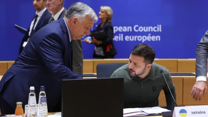 Viktor Orban i Wołodymyr Zełenski, fot. PAP/EPA/EPA POOL/OLIVIER HOSLET / POOL