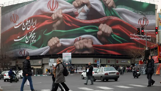 Billboard z napisem „Iran jest naszą ojczyzną” w Teheranie Fot. PAP/EPA/ABEDIN TAHERKENAREH