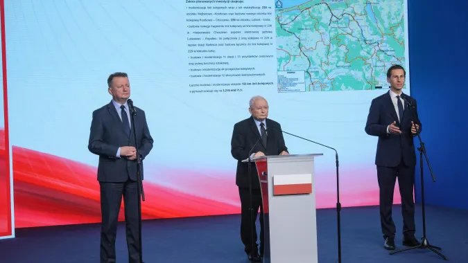 Jarosław Kaczyński wskazał, że chodzi o budowę nowego portu w pobliżu elektrowni atomowej w Choczewie. Fot. PAP/	Rafał Guz