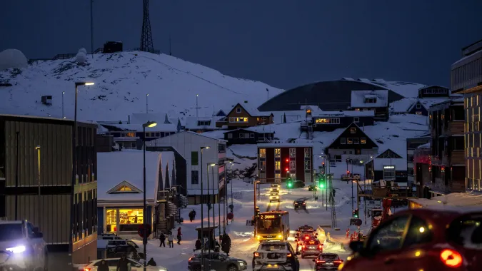 Ulice Nuuk, stolicy Grenlandii, fot. PAP/EPA/RITZAU SCANPIX/Mads Claus Rasmussen