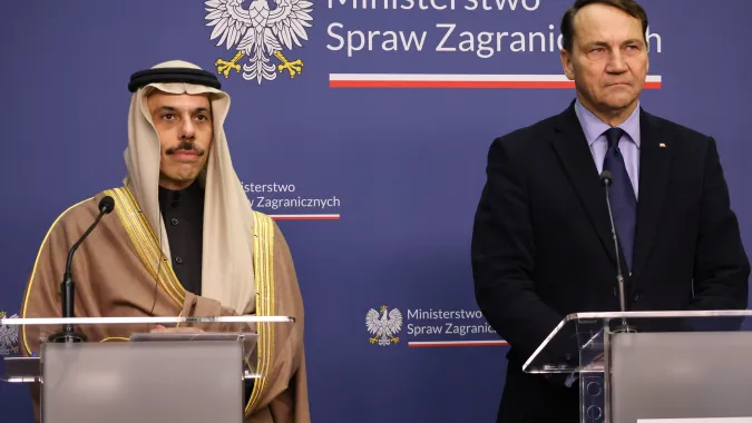 Faisal bin Farhan Al Saud, Radosław Sikorski Fot. PAP/Albert Zawada