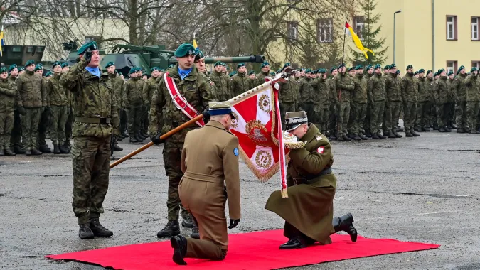 Pułkownik Krzysztof Duda w piątek uroczyście przejął dowodzenie 12. Brygadą Zmechanizowaną. Fot. PAP/	Marcin Bielecki