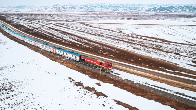 Bardzo utrudniony został ruch zarówno pociągów regionalnych, jak i tych dużych prędkości. Fot. adobe Stock/ thehakanarslan (zdjęcie ilustracyjne)