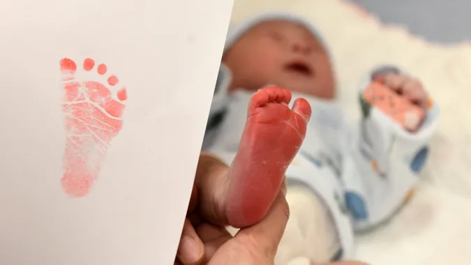 Noworodek - zdjęcie ilustracyjne Fot. PAP/EPA/XINHUA/Chen Qibao