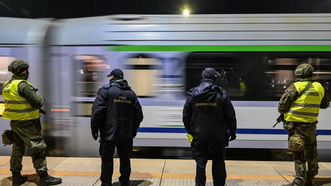 Patrolowanie linii kolejowych we wschodniej Polsce. Fot. PAP/	Wojtek Jargiło