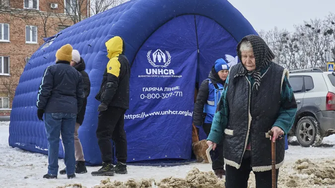 Namiot UNHCR w Charkowie Fot. PAP/EPA/SERGEY KOZLOV