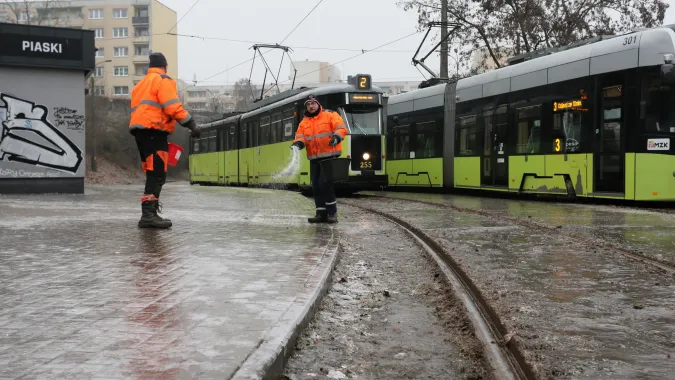 Opady marznącego deszczu w Gorzowie Wielkopolskim Fot. PAP/Lech Muszyński