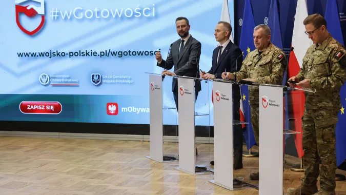 Wicepremier, minister obrony narodowej Władysław Kosiniak-Kamysz, sekretarz stanu w MON Cezary Tomczyk, szef SG WP generał Wiesław Kukuła oraz dowódca DK WOC gen. dyw. Karol Molenda. Fot. PAP/Albert Zawada