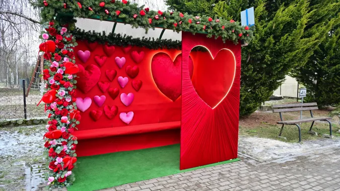 Przystanek autobusowy w podszczecińskich Moczyłach. Fot. PAP/Marcin Bielecki