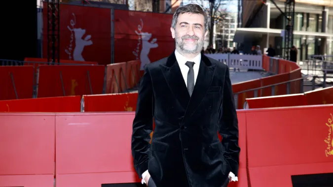 Turecki reżyser Emin Alper uczestniczy w pokazie filmu „Salvation” podczas 76. Międzynarodowego Festiwalu Filmowego w Berlinie w Niemczech. Fot. PAP/EPA/CLEMENS BILAN