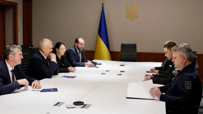 Tomasz Siemoniak rozmawiał o współpracy w dziedzinie bezpieczeństwa i stanie rozmów pokojowych. Fot. X/Tomasz Siemoniak