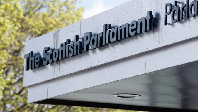 Wicepremier Kate Forbes z rządzącej Szkockiej Partii Narodowej zapowiedziała, że zagłosuje przeciw. Przeciwne ustawie były też niektóre stowarzyszenia medyczne. Fot. PAP/EPA/	ROBERT PERRY