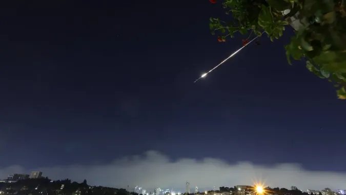 Irańska rakieta, zdjęcie ilustracyjne. Fot. PAP/EPA/ABIR SULTAN