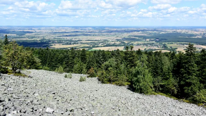 Widok na gołoborze w Świętokrzyskim Parku Narodowym. Fot. PAP/Piotr Polak