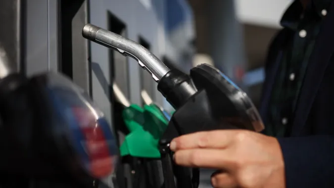  Dystrybutor na stacji benzynowej. Fot. PAP/Leszek Szymański