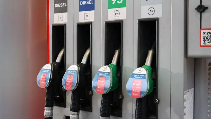 Stacja benzynowa. Fot. PAP/Albert Zawada