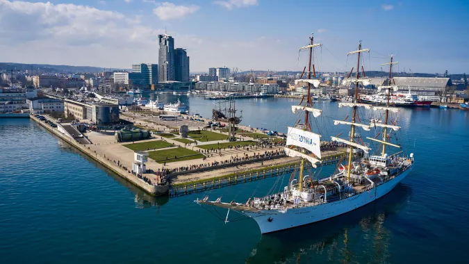 Gdynia. „Dar Młodzieży” wypływa w rejs do Stanów Zjednoczonych