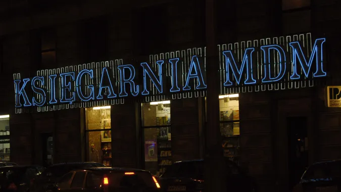 Neon "Księgarnia MDM" w Warszawie. Fot.  PAP/Andrzej Rybczyński
