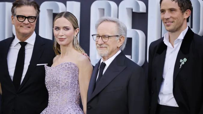 Od lewej: Colin Firth, Emily Blunt, Steven Spielberg i Josh O'Connor. Fot. PAP/EPA/TOLGA AKMEN