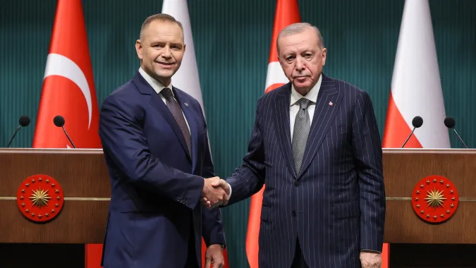 Prezydent RP Karol Nawrocki (L) i prezydent Turcji Recep Tayyip Erdogan (P). Fot. PAP/Paweł Supernak