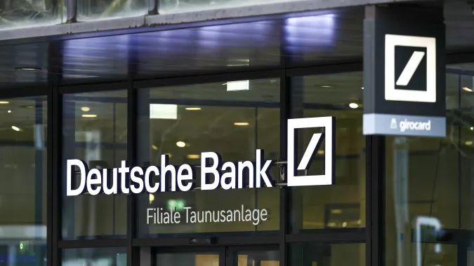Logo Deutsche Bank, fot. PAP/EPA/RONALD WITTEK