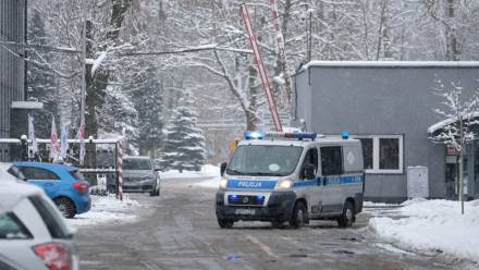 Wjazd na teren zakładów Nitroerg przy pl. Alfreda Nobla w Bieruniu gdzie doszło do eksplozji. Jedna osoba nie żyje. Wstrząs był odczuwalny w pobliskich miejscowościach. Fot. PAP/Andrzej Grygiel