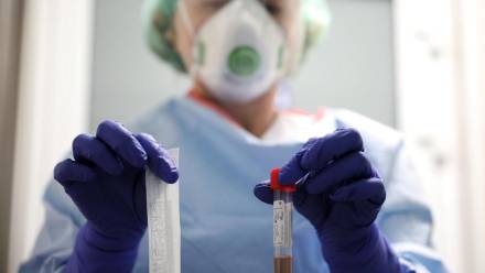 Ministerstwo Zdrowia poinformowało o 6608 nowych przypadkach zakażeń koronawirusem.  Fot. PAP/Leszek Szymański