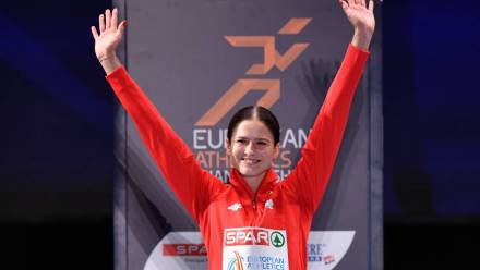 Pia Skrzyszowska na na najwyższym stopniu podium Fot. PAP/Adam Warżawa