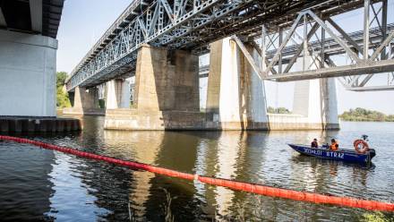 Monitorowanie sytuacji na Odrze, Fot. PAP/Jerzy Muszyński