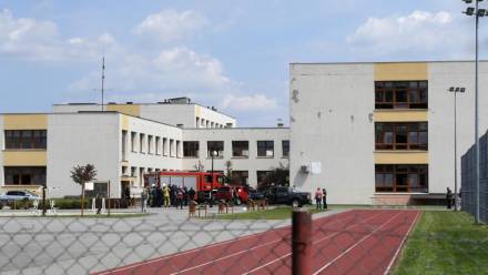 Szkoła, gdzie doszło do strzelaniny, w wyniku której dwie osoby zostały ranne.  Fot. PAP/Tytus Żmijewski