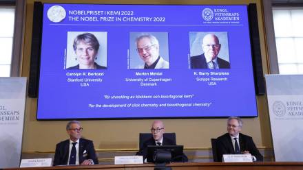Carolyn R. Bertozzi (USA), Morten Meldal (Dania) i K. Barry Sharpless (USA) zostali laureatami Nagrody Nobla z chemii. Fot. Christine Olsson PAP/EPA