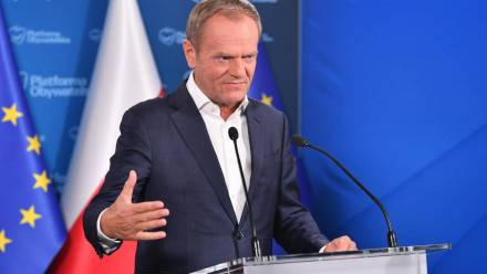 Donald Tusk podczas konferencji prasowej domagał się powołania komisji śledczej Fot. PAP/Radek Pietruszka