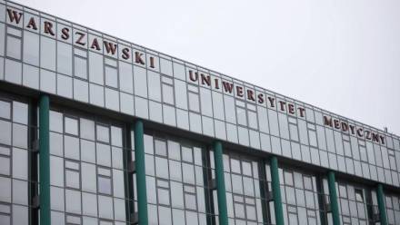 Specjaliści Warszawskiego Uniwersytetu Medycznego po raz pierwszy w Polsce przeszczepili dwóm dorosłym pacjentom wątrobę pobraną od jednego dawcy. PAP/Leszek Szymański