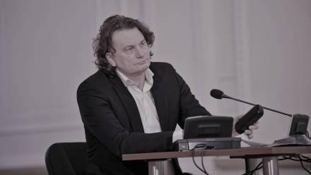 Mecenas Robert Nowaczyk przed komisją reprywatyzacyjną. Fot. PAP/Marcin Obara