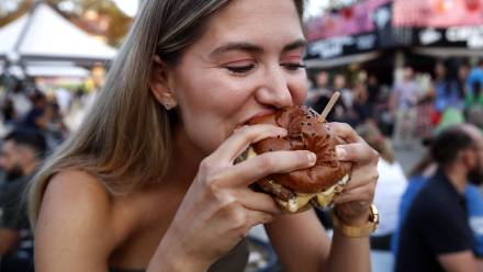 Niezdrowa dieta ma związek z ryzykiem zaburzeń psychicznych Fot. PAP/EPA/ANTONIO BAT