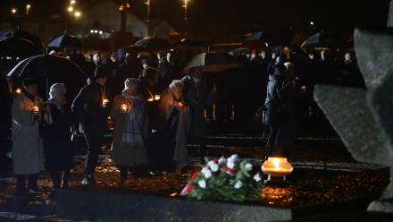  Uroczystości przed pomnikiem ofiar obozu na terenie byłego niemieckiego nazistowskiego obozu koncentracyjnego i zagłady Auschwitz-Birkenau, fot. PAP/Jarek Praszkiewicz