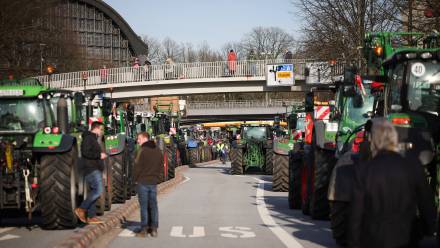 Protesty rolników w Hamburgu, fot. PAP/DPA/Christian Charisius