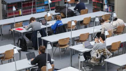 Biblioteka studencka, fot. PAP/Rafał Guz
