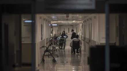 Korytarz szpitalny (zdjęcie ilustracyjne), fot. PAP/EPA/OLIVER WEIKEN