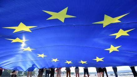 Flaga Unii Europejskiej Fot. PAP/Andrzej Jackowski