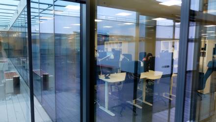 Pracownicy w firmie Fot. PAP/Jakub Kaczmarczyk