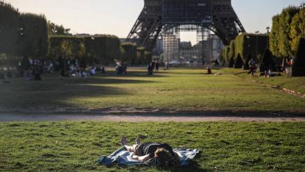 Upał w Paryżu. Fot. PAP/EPA/Mohammed Badra