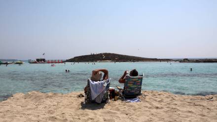 Plaża na Cyprze Fot. PAP/EPA/KATIA CHRISTODOULOU