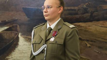 Kapral Aleksandra Orzeł odznaczona Krzyżem Zasługi Za Dzielność Fot. PAP/Albert Zawada
