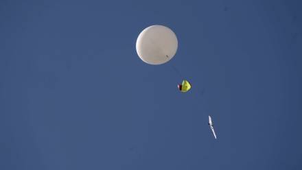 Lot stratosferyczny drona wynoszącego balon meteorologiczny Fot. PAP/Marcin Obara