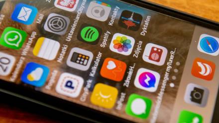 Zdjęcie ilustracyjne. Telefon komórkowy. Fot. PAP/Grzegorz Michałowski