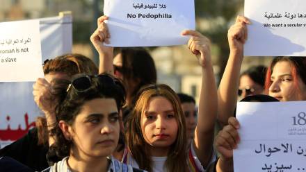 Protesty w Bagdadzie przeciw projektowi ustawy, która zezwala na śluby z dziewięciolatkami. Fot. PAP/EPA/AHMED JALIL 