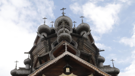 Wspólnoty należące do Rosyjskiego Kościoła Prawosławnego mają dziewięć miesięcy na zerwanie powiązań z tą wspólnotą wyznaniową. Fot. PAP/EPA/	ANATOLY MALTSEV