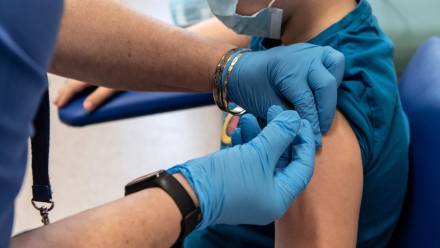 Szczepienie na COVID Fot. PAP/Wojtek Jargiło 